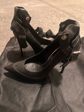 Burberry Black Pointed Stiletto Heels with Buckle Ankle Straps